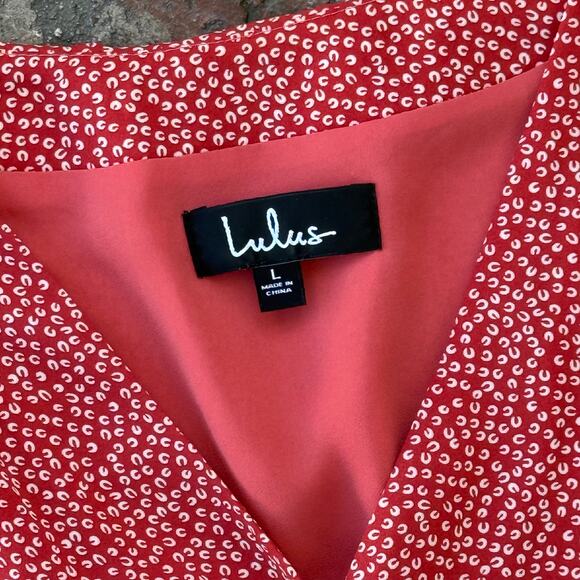 Lulus Red Button Up Dress Short Sleeve Ruffle Tie Back V-Neck Printed Size L - Picture 2 of 3